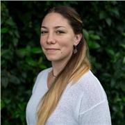 Laureata in antropologia si presta per aiutare a svolgere i compiti e sviluppare una tecnica di studio